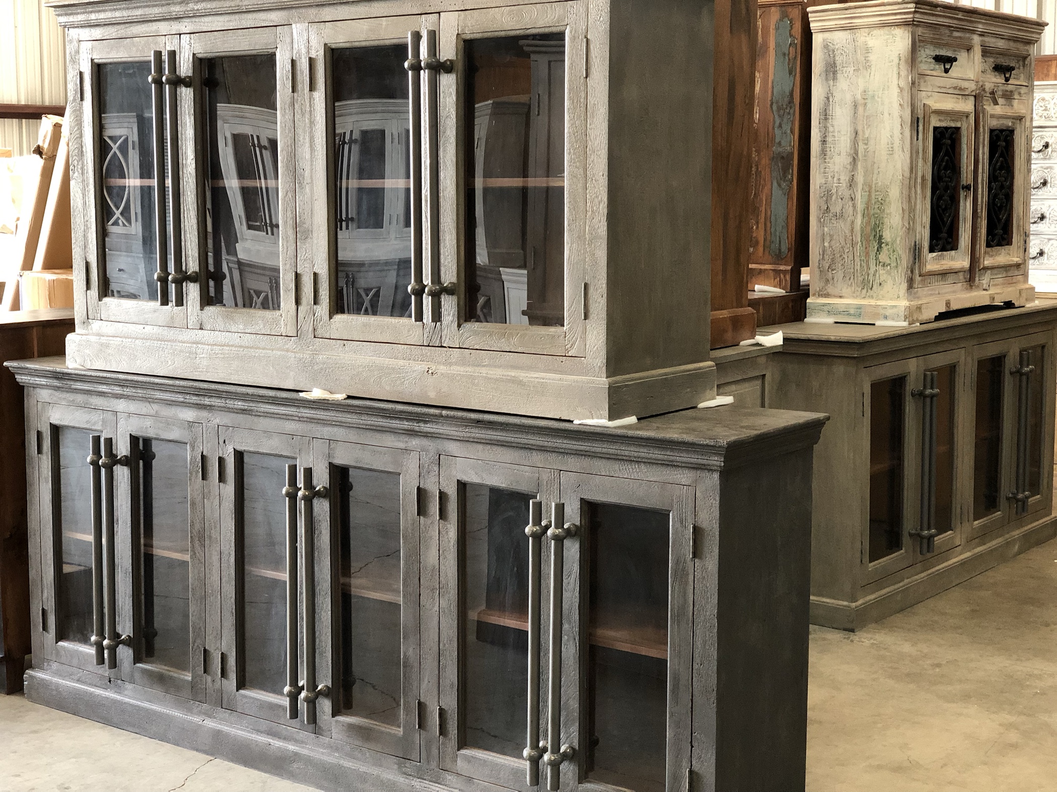 Custom Hardwood Retailer, Rustic House Furniture, Expands Into