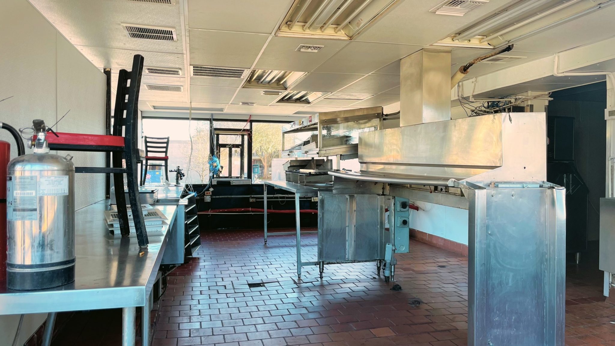 Golden Hooks Seafood & Fried Chicken Coming Soon In The Former Church’s