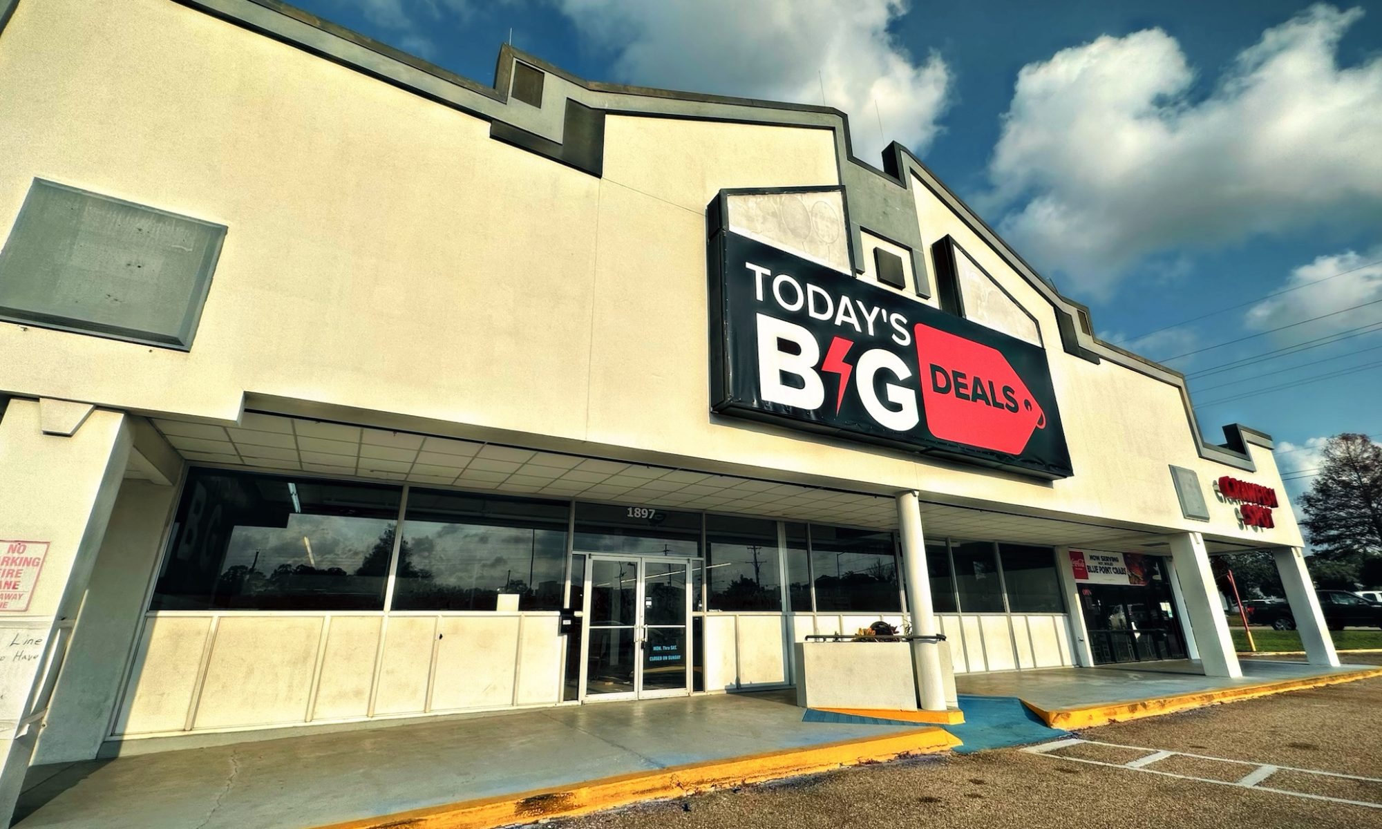 Today's Big Deals, A New Discount Bin-style Store Is Opening Soon